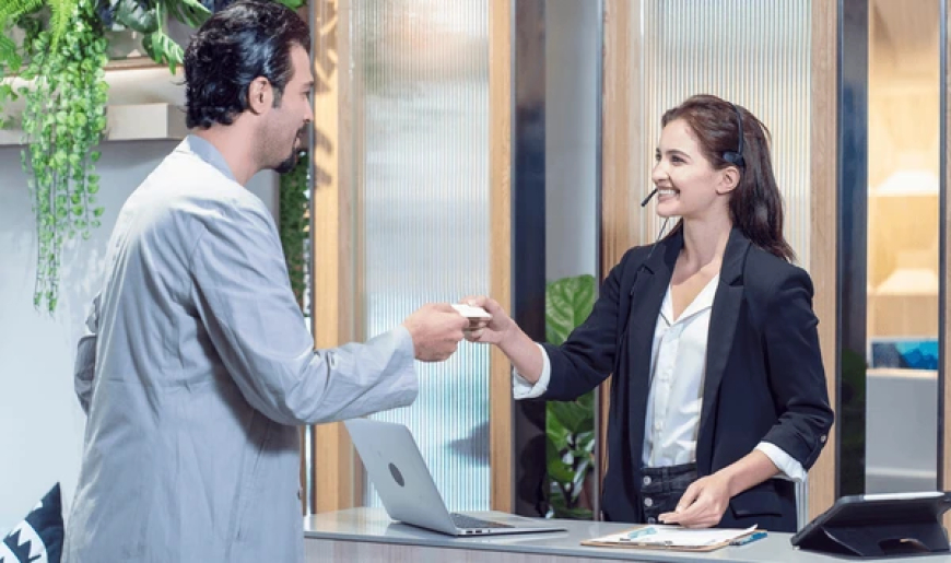 Conversation: Receptionist and a guest regarding a keycard issue